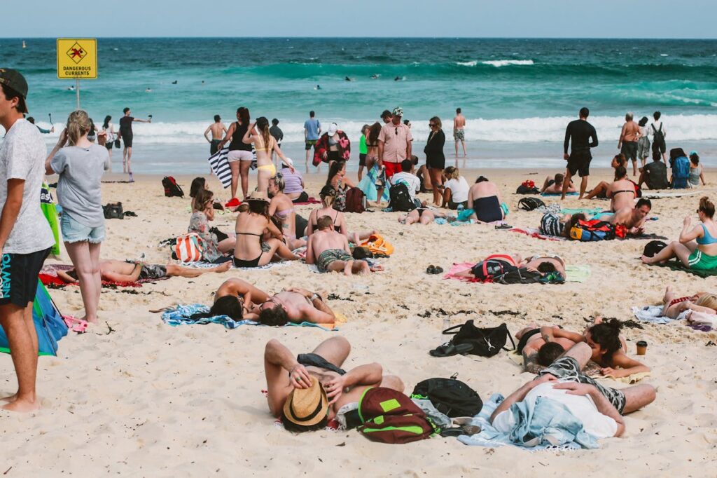 Menschen am Strand Kleidung Beliebte Modestile in Australien