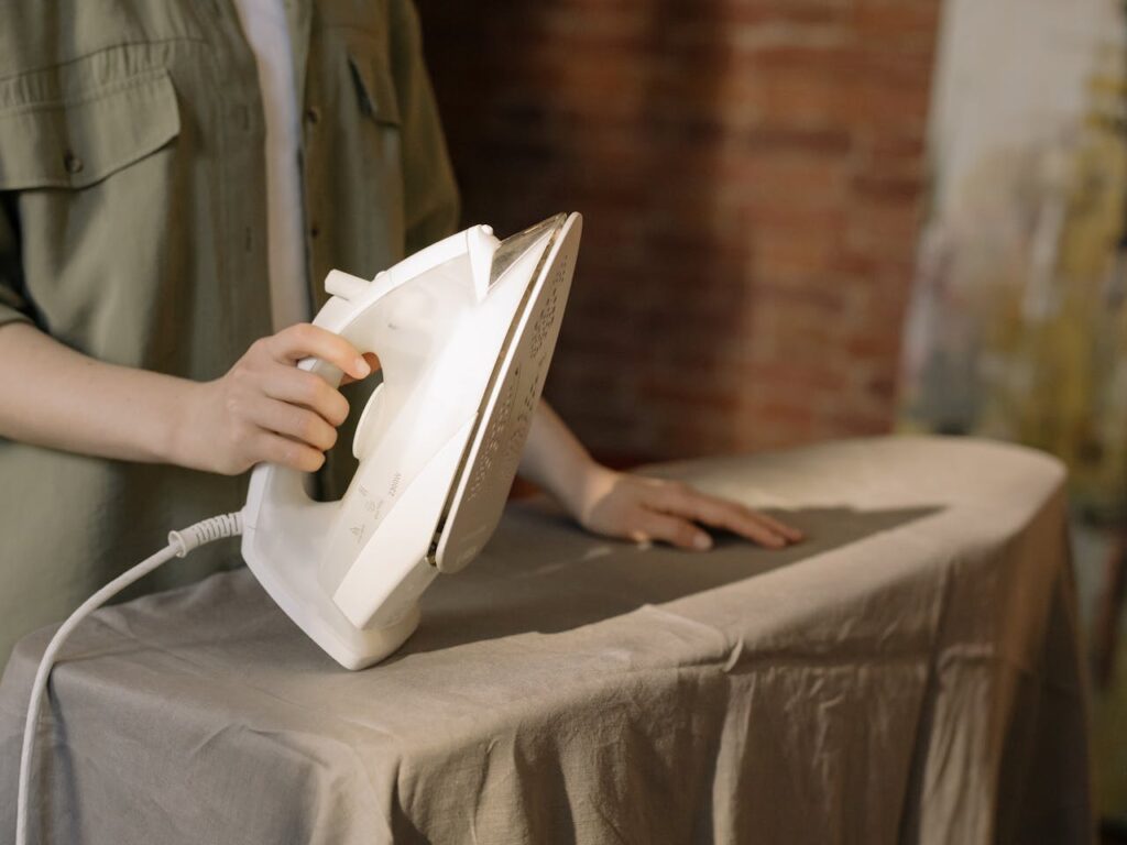 Bügeleisen Kleidung bügeln – Der komplette Guide
